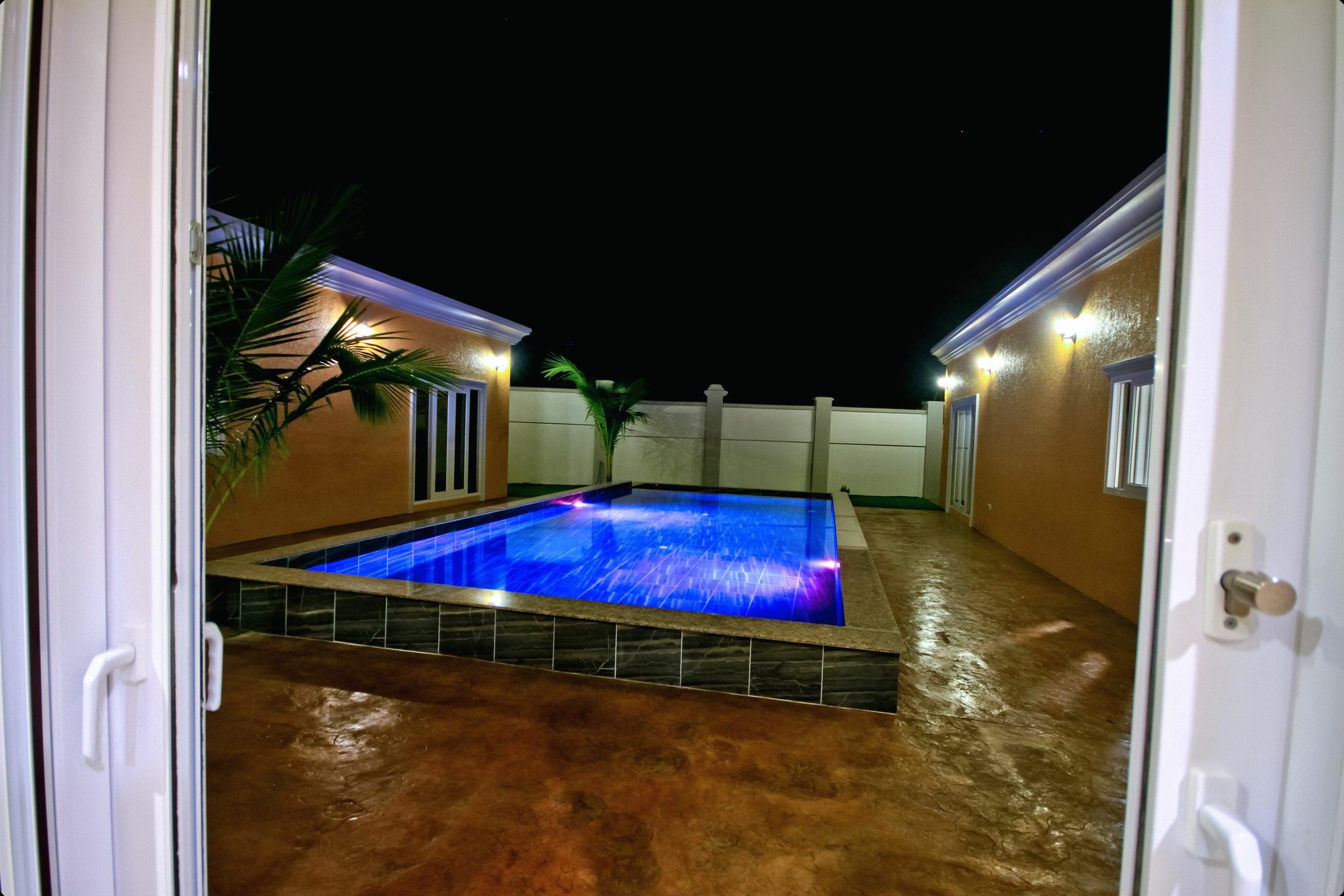 Luxury Pool Villa 3Br 6-8 Persons (Adults Only) パッタヤー エクステリア 写真